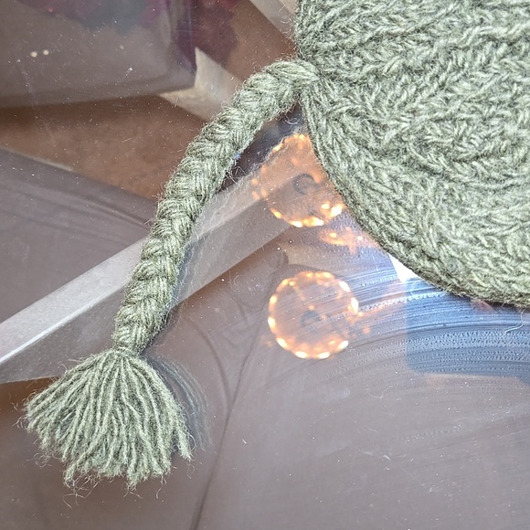 Aran Wool Chunky Cable Knit Fleece Lined Hat with Ear Flap In Army Green NWOT - Picture 5 of 10